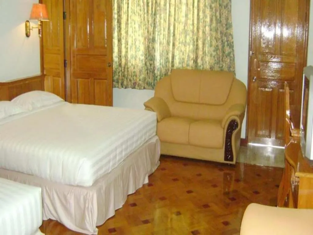 Excel River View Yangon 3*,